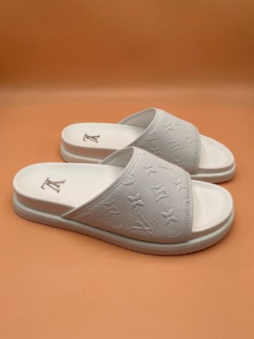 DÉP SLIDE NAM L V WATERFRONT MULE – QUAI MONOGRAM EMBOSSED
