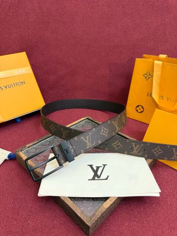 THẮT LƯNG NAM L V MONOGRAM 3.5CM – WESTERN BUCKLE, ĐƯỜNG MAY KÉP SẮC NÉT