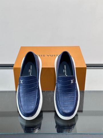 GIÀY SLIP-ON NAM L V PHOM APRON-TOE DA BÒ DẬP VÂN CÁ SẤU, ĐẾ TPU SIÊU NHẸ