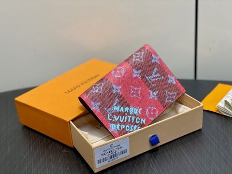 VÍ HỘ CHIẾU NAM L*V  MONOGRAM HERITAGE – PHỐI CHỮ “MARQUE DÉPOSÉE” NĂNG ĐỘNG