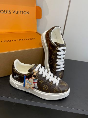 GIÀY NỮ SNEAKER L*V  MONOGRAM NÂU TRẮNG – FORM GỌN, DỄ PHỐI