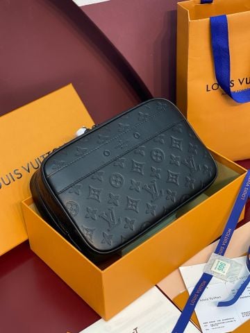 TÚI TOILETRY POUCH GM NAM NỮ L V MONOGRAM SHADOW LEATHER DẬP NỔI