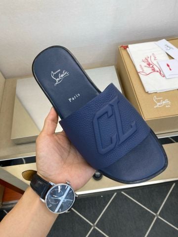 DÉP NAM C L LOGO EMBOSSED LEATHER SLIDES DA BÊ ĐẾ ĐỎ