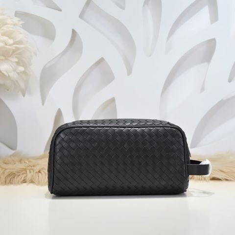 TÚI CẦM TAY NAM B V INTRECCIATO TRAVEL POUCH DA BÊ ĐAN 2 KIỂU BỀ MẶT