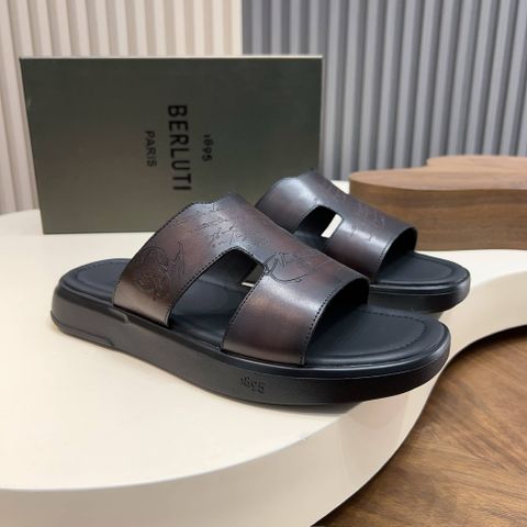 DÉP NAM B L H-SHAPED SLIDE – DA BÊ VENEZIA PATINA THỦ CÔNG, HỌA TIẾT SCRITTO