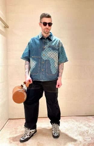 ÁO SƠ MI NAM L V DENIM SHORT-SLEEVE MONOGRAM SURPLUS PATCHWORK