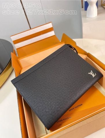 CLUTCH NAM NỮ L V POCHETTE VOYAGE DA BÒ TAIGA VÂN NHÁM PHOM TÀI LIỆU