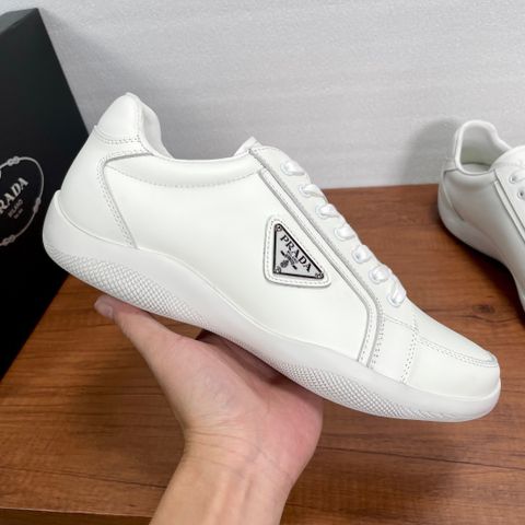 GIÀY NAM PRAD* SNEAKER DA BÊ TRẮNG | LOGO TAM GIÁC KIM LOẠI