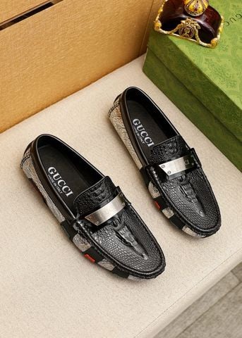 GIÀY MOCCASSIN NAM GC* VÂN DA ÉP NỔI PHỐI KHÓA KIM LOẠI SANG TRỌNG
