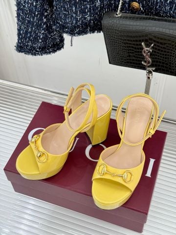 SANDAL CAO GÓT NỮ GC KHÓA NGỰA BIỂU TƯỢNG – DÁNG PLATFORM TÔN DÁNG 10CM