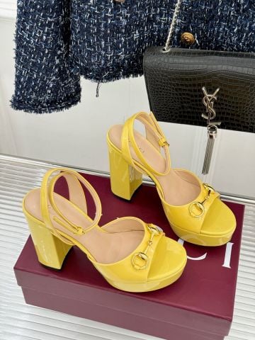 SANDAL CAO GÓT NỮ GC KHÓA NGỰA BIỂU TƯỢNG – DÁNG PLATFORM TÔN DÁNG 10CM