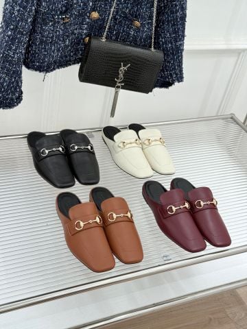 GIÀY SỤC NỮ GC DÒNG HORSEBIT MULE MŨI VUÔNG DA BÒ MỀM KHÓA KIM LOẠI SANG TRỌNG