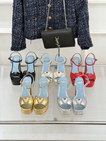 SANDAL CAO GÓT NỮ VLTN V-BUCKLE TRÁI TIM QUAI MẢNH ĐẾ PLATFORM TÔN DÁNG