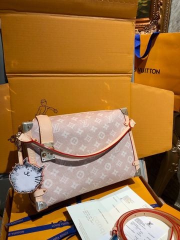 TÚI XÁCH NỮ L*V  SIDE TRUNK MEOWGRAM DỄ THƯƠNG, CỰC CHẤT