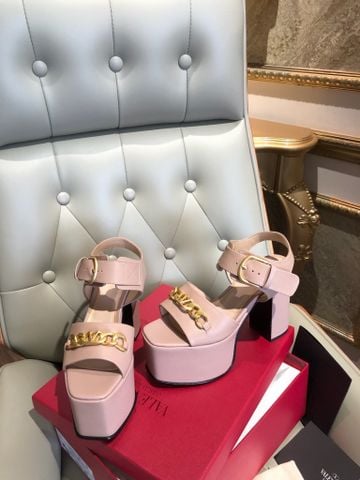 SANDAL CAO GÓT NỮ VLT CAO ĐỀU DỄ ĐI CHẮC CHÂN – GÓT TRỤ 11CM, CHAIN LOGO NỔI BẬT