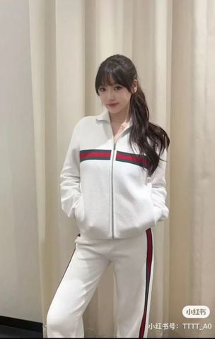 BỘ THỂ THAO NỮ GUCC** TRACKSUIT TRẮNG – SỌC ĐỎ XANH 2025