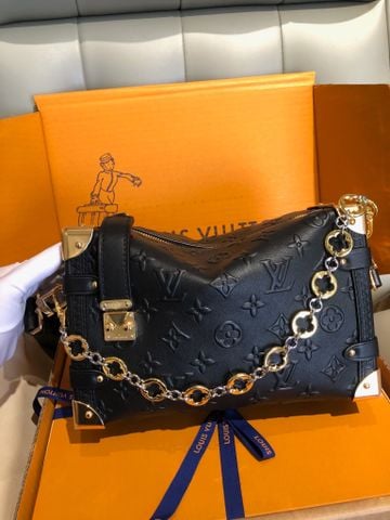 TÚI HỘP NỮ L V PETITE MALLE SIDE TRUNK MONOGRAM EMBOSSED LEATHER KÈM BI-METAL CHARM CHAIN