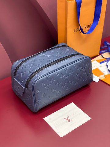 Túi vệ sinh nam L*V  – Monogram Shadow Limited