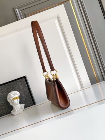 TÚI ĐEO VAI NỮ PRD DÁNG CONG RETRO – DÂY XÍCH KIM LOẠI SANG TRỌNG, HIỆU ỨNG DA VINTAGE TINH TẾ