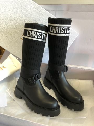 BOOT NỮ DR DÁNG TẤT CAO CỔ LOGO VIỀN CỔ – TRẺ TRUNG, CÁ TÍNH 3.5CM