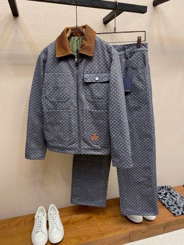 BỘ NAM LV* ÁO KHOÁC JACQUARD 1854 CỔ NHUNG + QUẦN ĐỒNG BỘ