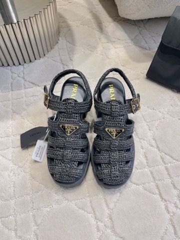 SANDAL CAO GÓT NỮ PRD ĐAN RAFFIA THỦ CÔNG LOGO TAM GIÁC ĐẾ PLATFORM GÓT 9CM