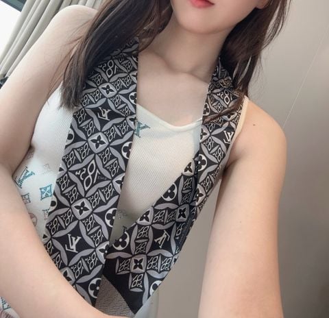 Khăn L*V  TWILLY