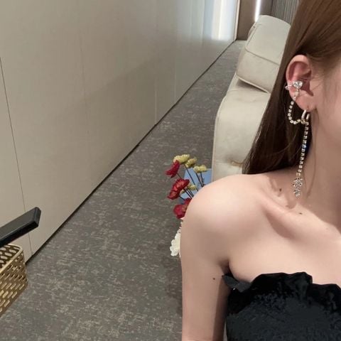 BÔNG TAI NỮ CN DÁNG THẢ NGỌC TRAI & CHARM DOUBLE C