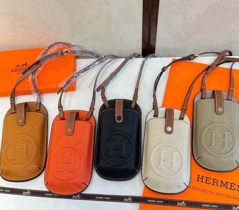 TÚI ĐỰNG ĐIỆN THOẠI H M H-EMBOSSED CROSSBODY – DA BÒ TOP-GRAIN, 21 × 10CM