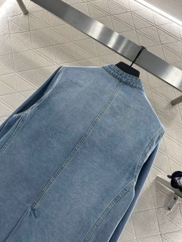 ÁO KHOÁC JEANS NỮ VALENTINOO* * PHIÊN BẢN 2025 – WASH XANH NHẠT, ĐÍNH HẠT HOA TINH XẢO