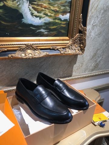 Giày nam Loafer  L*V