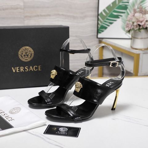 SANDAL CAO GÓT NỮ VERS* 2025 SS – GÓT KIM LOẠI 8.5CM, QUAI DA CỪU