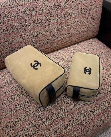 TÚI TRAVEL POUCH NAM NỮ C N DA SUEDE PHỐI DA BÊ ĐEN