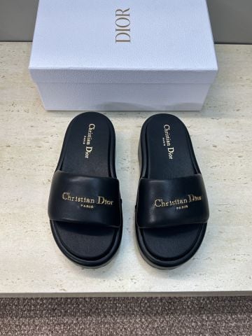 DÉP SANDAL NỮ DR D-LANE ĐẾ DÀY 4CM – LOGO CD KIM LOẠI SANG SẮC, FORM ÔM CHÂN ÊM ÁI