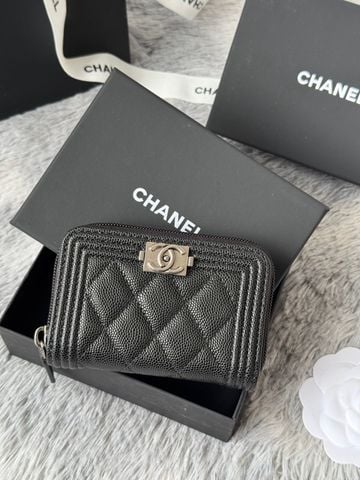 VÍ MINI NỮ CN DÁNG BOY CHẦN Ô CARO – LOGO KIM LOẠI NỔI BẬT