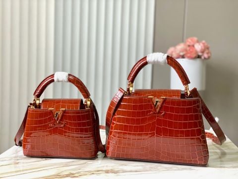 TÚI XÁCH NỮ L V CAPUCINES VÂN CÁ SẤU BÓNG PHOM CỨNG SANG TRỌNG NẮP GẬP