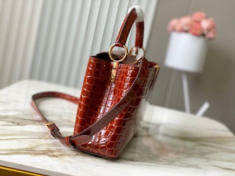 TÚI XÁCH NỮ L V CAPUCINES VÂN CÁ SẤU BÓNG PHOM CỨNG SANG TRỌNG NẮP GẬP