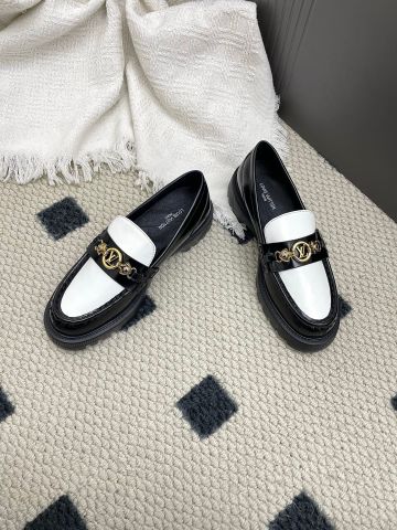 GIÀY NỮ LOAFER LV* DÂY XÍCH – ĐẾ 3–4CM