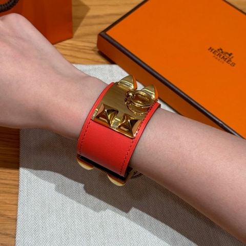 VÒNG TAY NỮ H M COLLIER DE CHIEN 24 DA BÊ PHỐI ĐINH MÉDOR KIM LOẠI ÁNH VÀNG NHIỀU MÀU ĐẸP