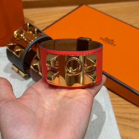 VÒNG TAY NỮ H M COLLIER DE CHIEN 24 DA BÊ PHỐI ĐINH MÉDOR KIM LOẠI ÁNH VÀNG NHIỀU MÀU ĐẸP