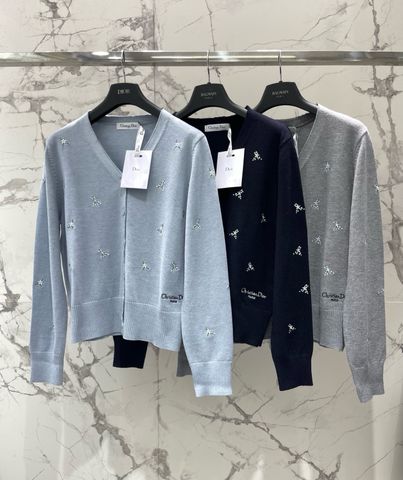 ÁO CARDIGAN NỮ D R – CỔ V TÔN DÁNG, THÊU HOA NHÍ NỔI, DỆT KIM MỀM MỊN