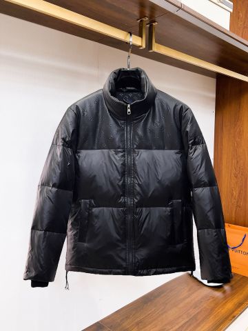 ÁO KHOÁC PHAO UNISEX L V DẬP MONOGRAM NỔI – FORM PHỒNG SANG TRỌNG, GIỮ ẤM NHẸ TÊNHH