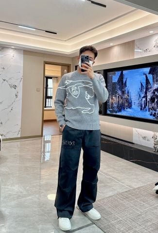 ÁO LEN NAM BRB DỆT HÌNH NGỰA SIGNATURE – FORM CHUẨN ĐẸP, PHONG CÁCH ÂU TỐI GIẢN