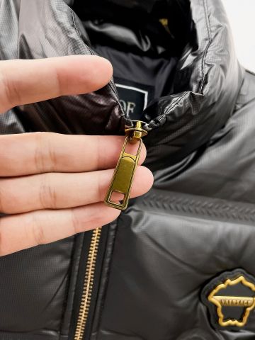 ÁO PHAO NAM VS PHOM PUFFER BÓNG MỊN – LOGO DẬP NỔI SANG TRỌNG – GIỮ ẤM NHẸ TÊNH