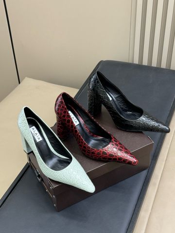 GIÀY CAO GÓT NỮ ALAI* – MẪU 2025 GÓT KHỐI 9CM – DA BÊ DẬP VẢY CÁ MÀU ĐỎ