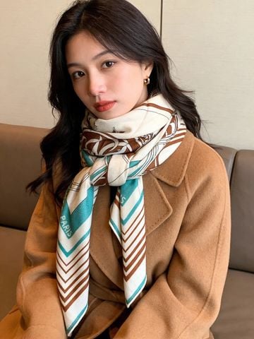 KHĂN CHOÀNG NỮ H M BẢN 140 CASHMERE–SILK VIỀN CUỘN TAY, HỌA TIẾT DI SẢN CỔ ĐIỂN