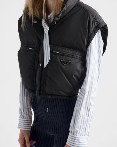 ÁO PHAO NỮ PRD 2-IN-1 THÁO RỜI TAY BIẾN ĐỔI THÀNH GILE DÁNG CROPPED LOGO TAM GIÁC