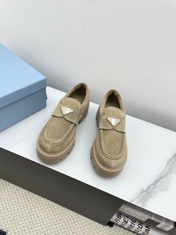 GIÀY NỮ PRAD* LOAFER TAM GIÁC VINTAGE 2025 – DA BÒ LỘN, ĐẾ DÀY TĂNG CHIỀU CAO