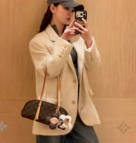TÚI XÁCH NỮ L V SQUIRE EAST WEST MONOGRAM PHOM ALMA KÉO DÀI SANG TRỌNG
