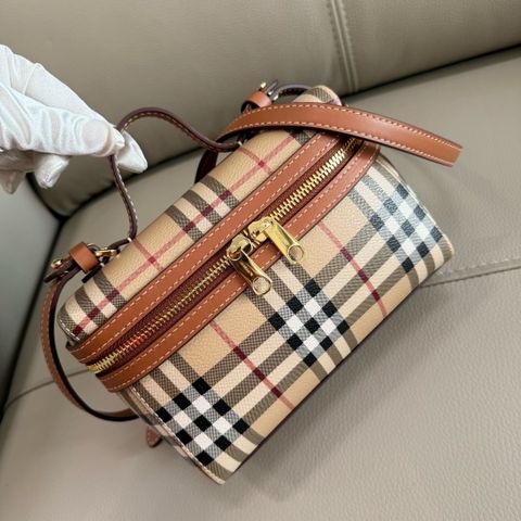TÚI VANITY NỮ B CHECK PHOM HỘP STRUCTURED, VIỀN DA BÊ MAY NỔI & DÂY ĐEO THÁO RỜI